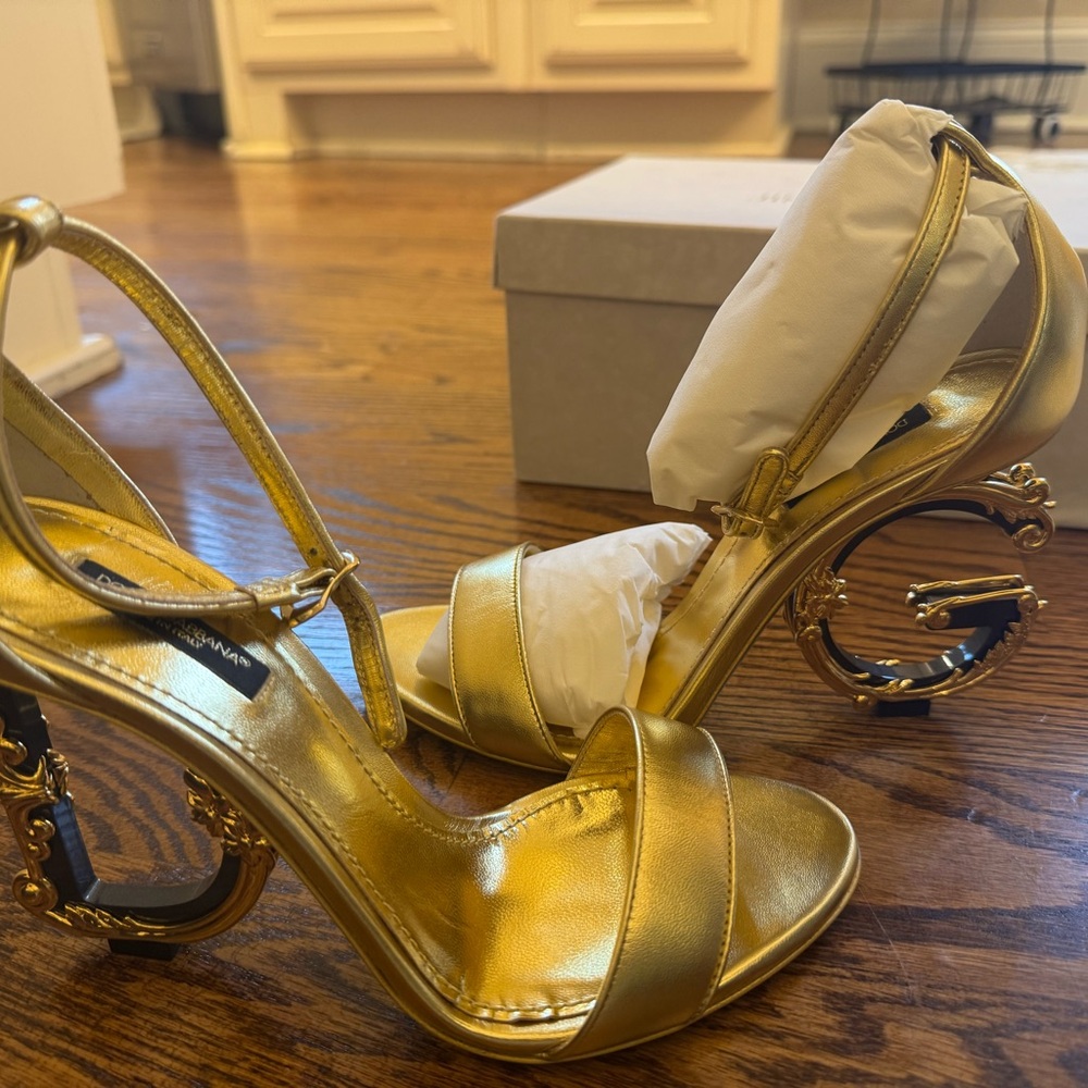 Dolce & Gabbana Gold Heels with Signature Detail